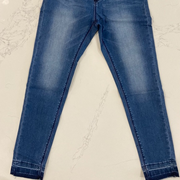 💙Jeans - Picture 3 of 4